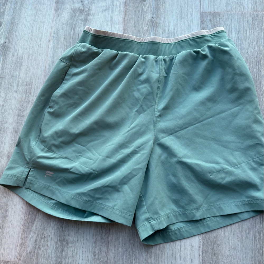 Fabletics lines 5in short